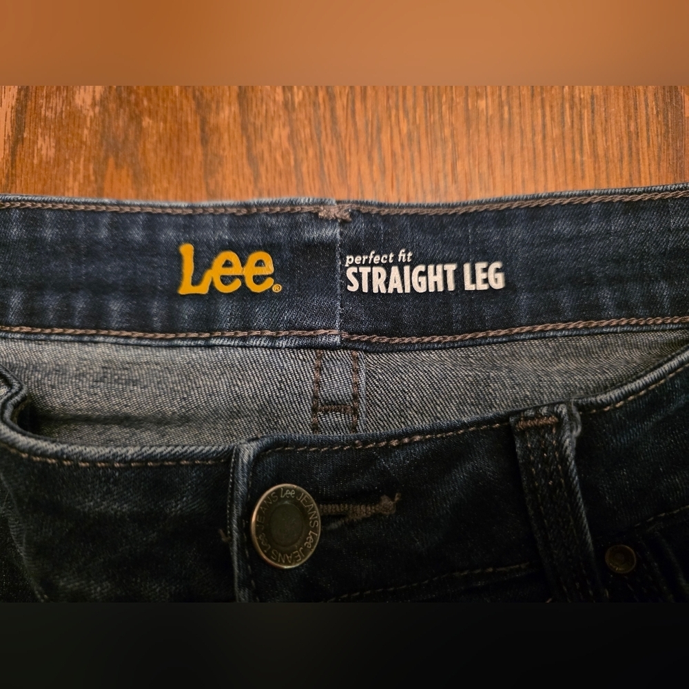 Lee Women's Perfect Fit Straight Leg Jeans. Sz 12 Short.  26" Inseam.  9" Rise - Picture 3 of 9
